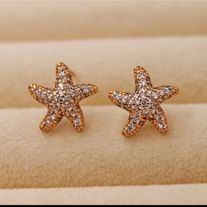 New. 18kgf star earrings